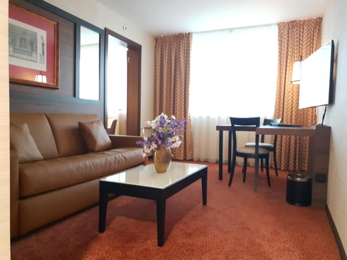 แนช สวีท โฮเต็ล Hotel Le Grand Saconnex ภายนอก รูปภาพ
