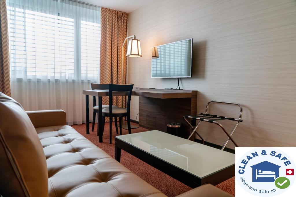 แนช สวีท โฮเต็ล Hotel Le Grand Saconnex ภายนอก รูปภาพ