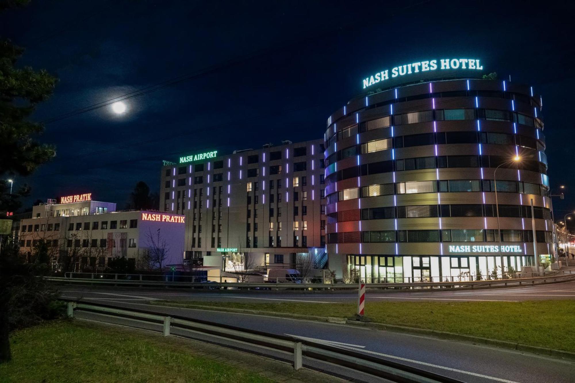 แนช สวีท โฮเต็ล Hotel Le Grand Saconnex ภายนอก รูปภาพ